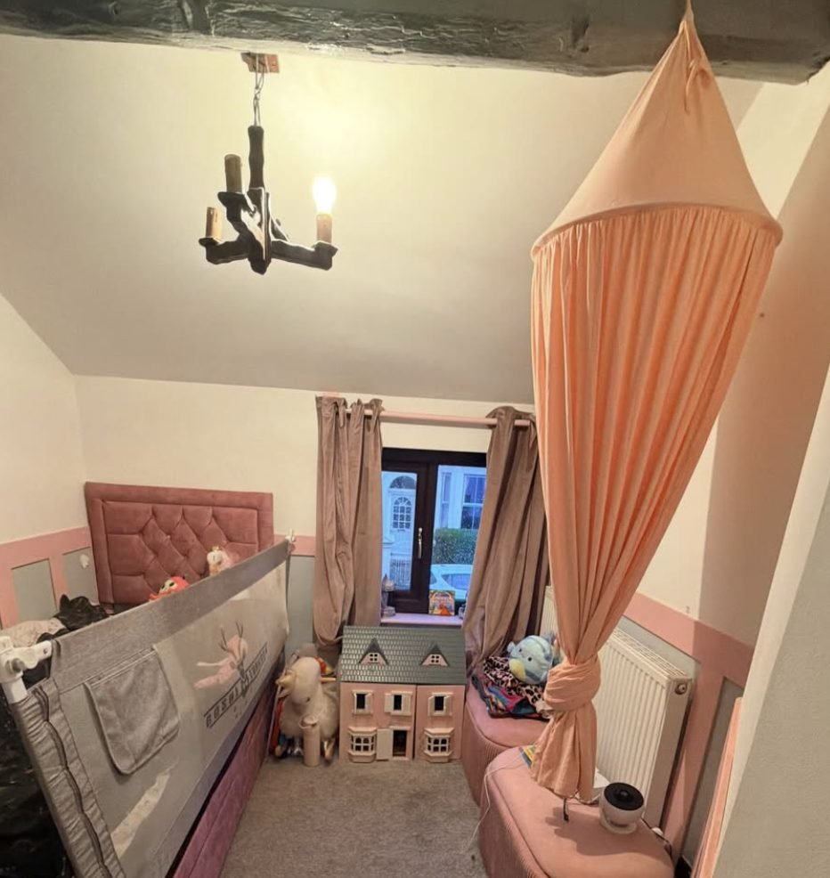 Child&rsquo;s bedroom cleaned and reset after cleaning